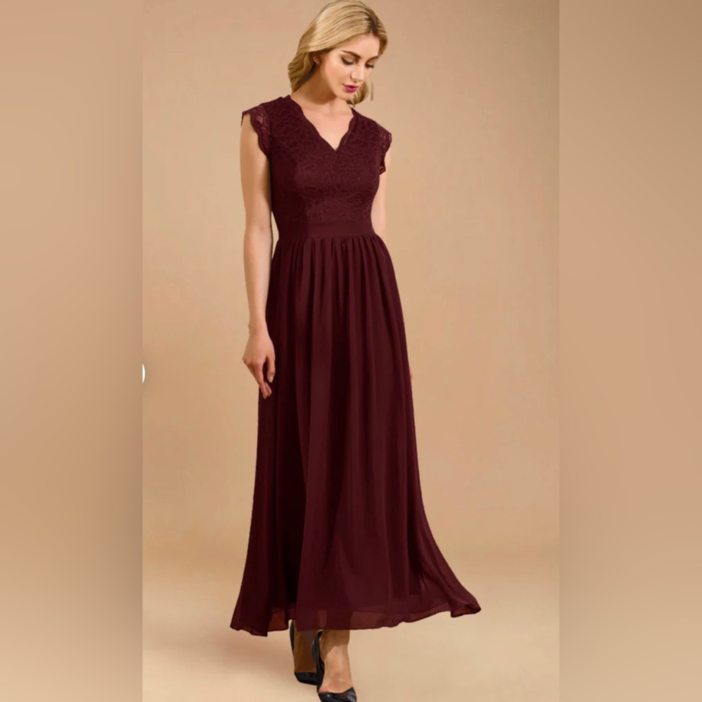 NWT | V Neck Sleeveless Formal Party Gown Burgundy